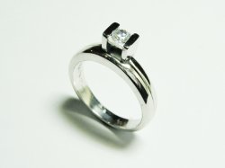 SRFP007 SOLITAIRE RING 850€.