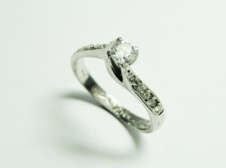 SRNFP023,SOLITAIRE RING 960€.
