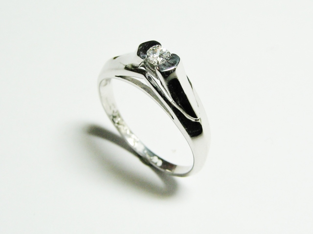 SRFP004 SOLITAIRE RING 580€.